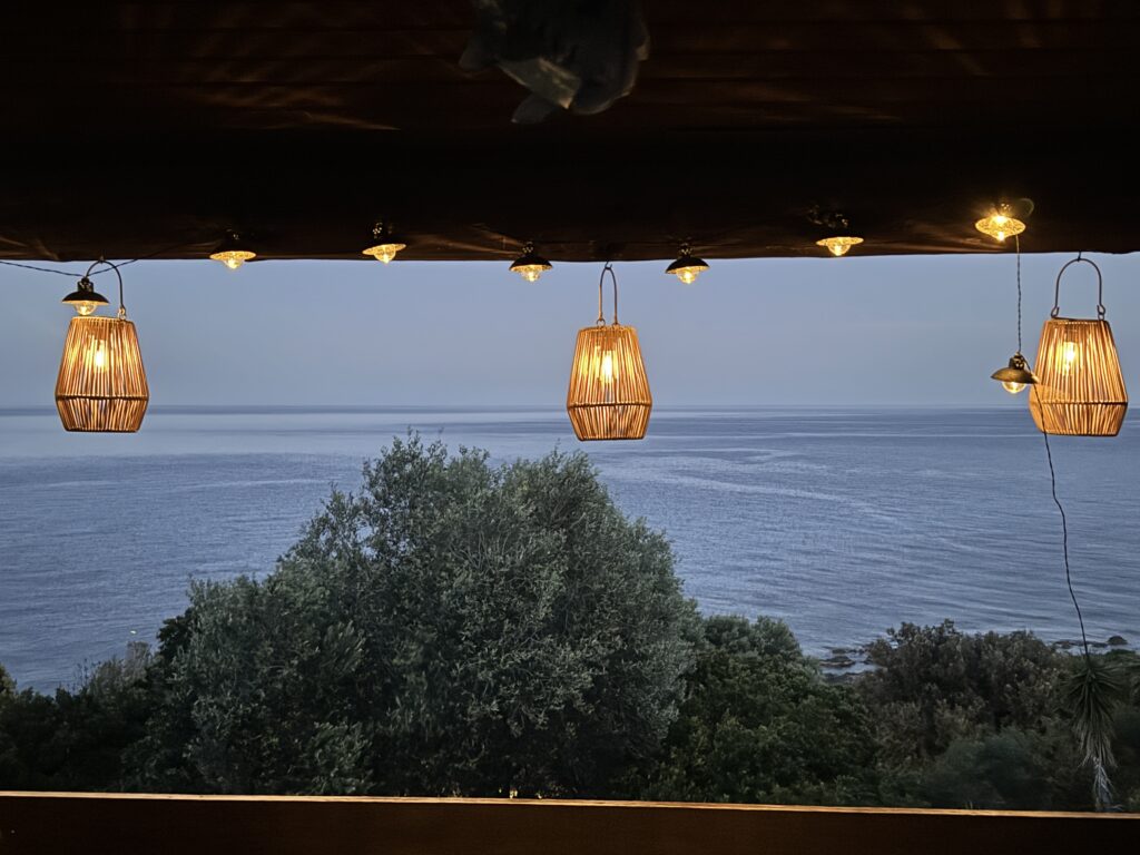 Balcon avec vue sur la mer à Tarco