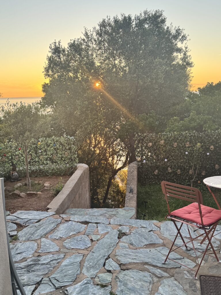 Terrasse avec vue sur la mer à Tarco