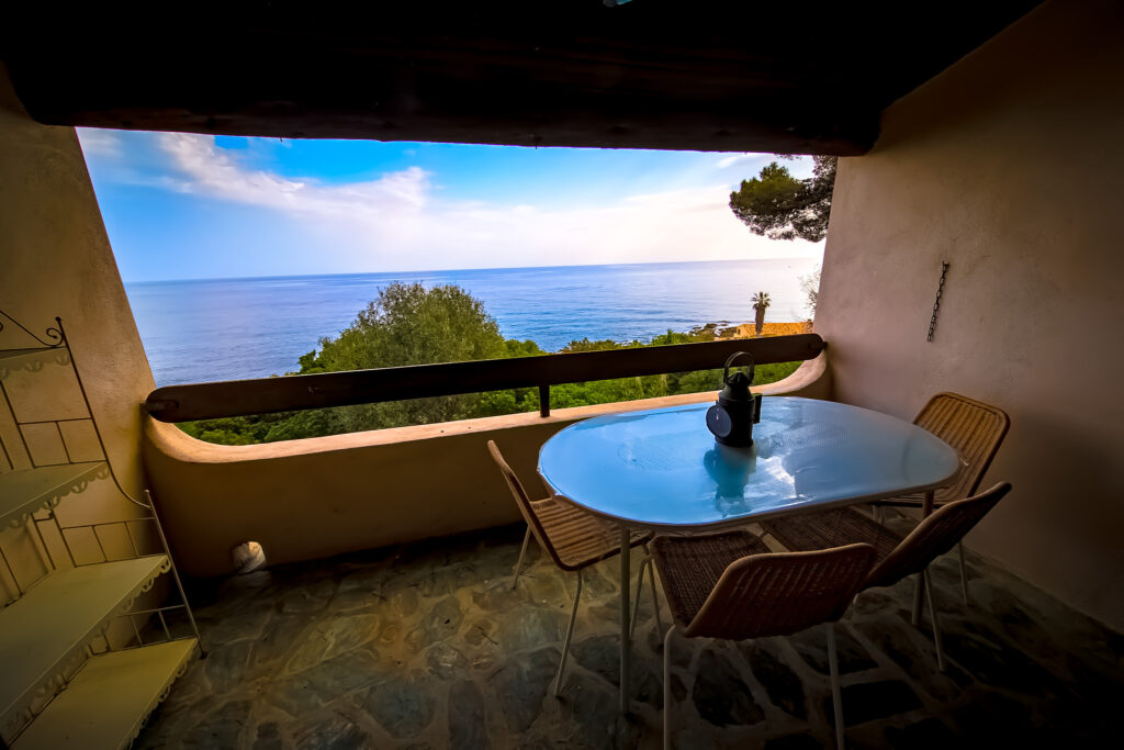 Balcon avec vue sur la mer à Tarco