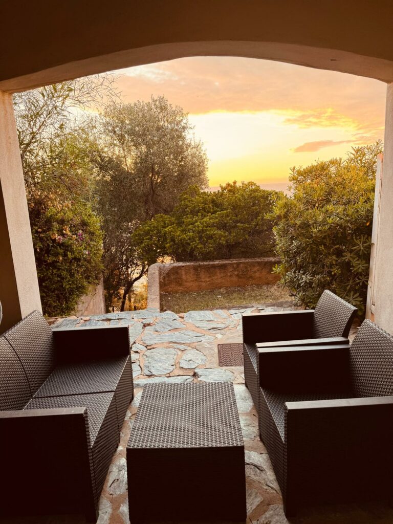 Terrasse devant chambre parentale avec vue sur la mer à Tarco