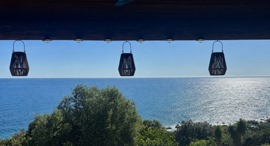 Terrasse avec vue sur la mer de la Villa Sognu di Mare à Tarco