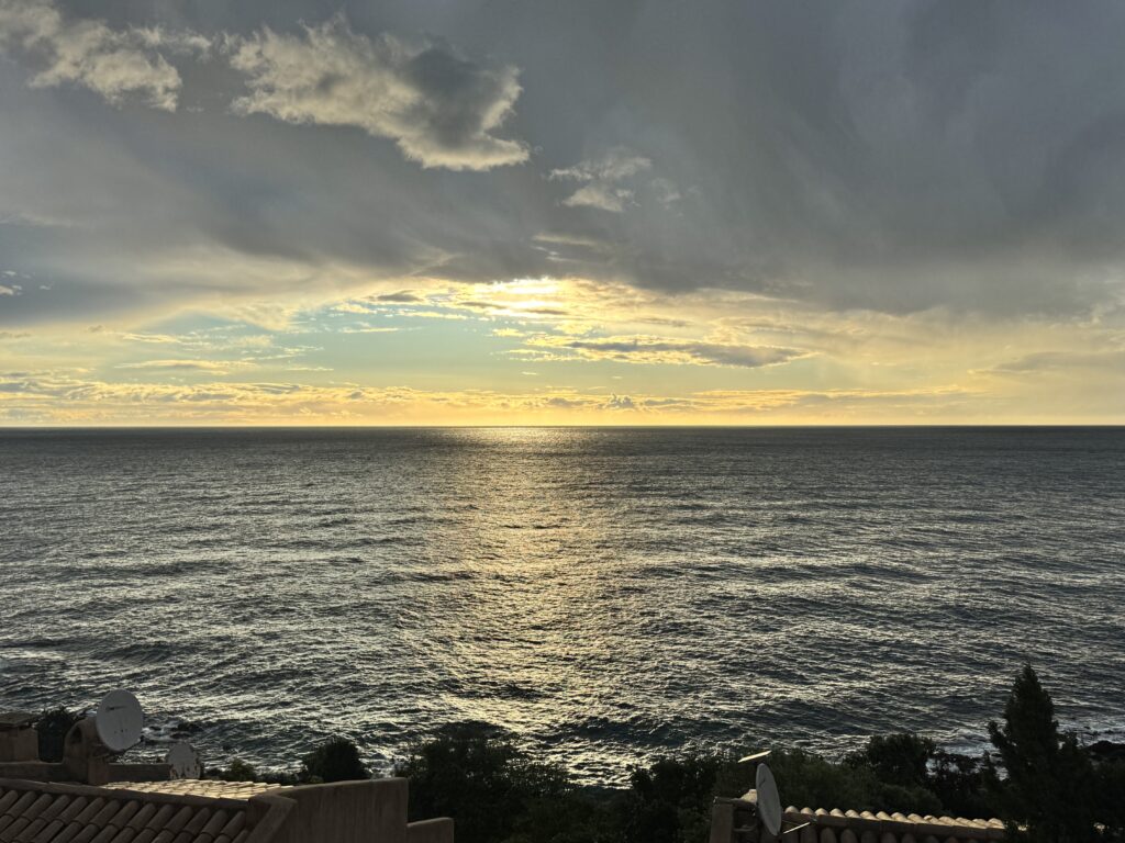 Vue de la Côte des Nâcres au petit matin