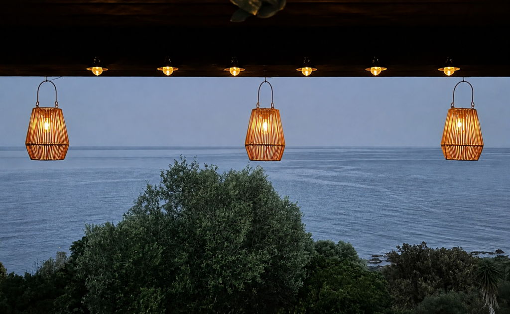 Vue nocturne sur la Méditerranée depuis la Villa Sognu di Mare à Tarco